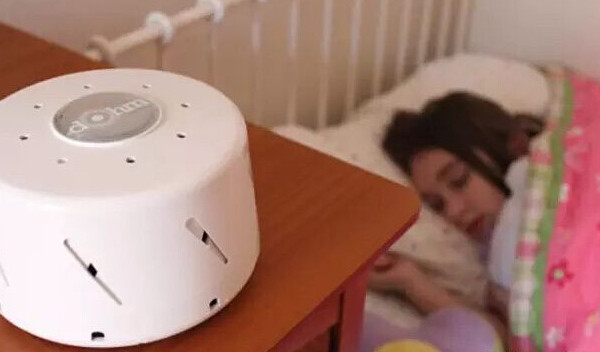 这款产品最大的亮点是能够自然产生白噪声，